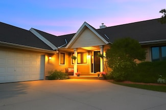 6180 Preston Ln, New Berlin, WI 53151