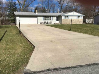 2403 Parkcrest Dr, Fort Wayne, IN 46825