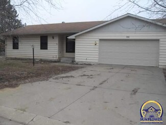 500 Delaware Dr, Ozawkie, KS 66070
