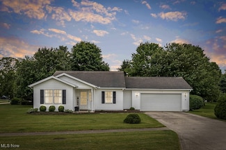 110 Parkside Dr, Creston, OH 44217