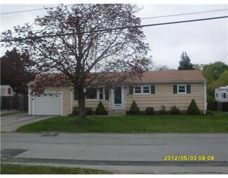 82 White Ave, Warwick, RI 02889