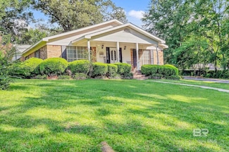 104 E Shore Dr, Brewton, AL 36426