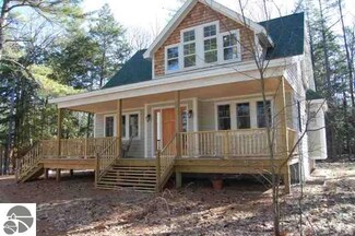 5761 N Oak St, Glen Arbor, MI 49636