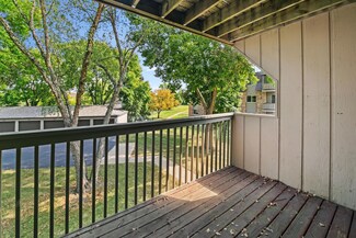 925 Bahls Dr Unit 202, Hastings, MN 55033