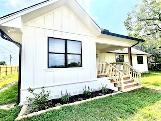 1607 S Kessler Ave, Schulenburg, TX 78956