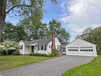 83 Smith St, Greenfield, MA 01301