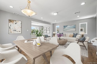 10 Dart St, East Rockaway, NY 11518