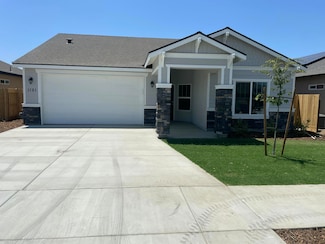 1121 S Mesa Oak St, Porterville, CA 93257