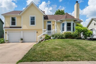 190 W Colleen Ct, Gardner, KS 66030
