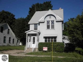 307 Lincoln Ave, Elberta, MI 49628