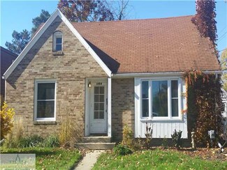 1324 Pettis St, Lansing, MI 48910