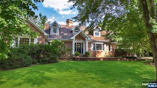 664 Laurel Ln, Wyckoff, NJ 07481