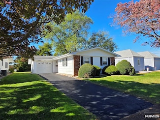 8 Barker St, Brick, NJ 08724