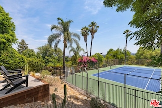 16820 Oak View Dr, Encino, CA 91436