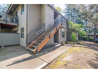 17 Crestfield Ct, Lake Oswego, OR 97035