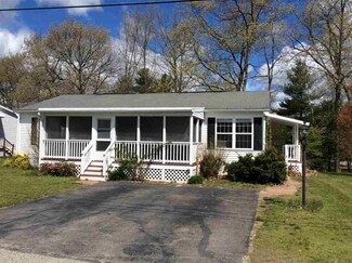 70 Nashville St, Seabrook, NH 03874