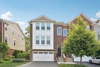 2490 Huntleigh Ln, Woodridge, IL 60517