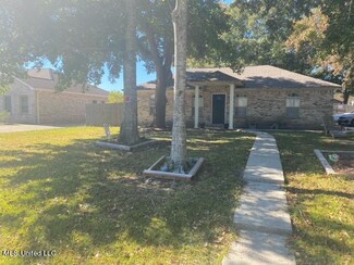 6921 Bienville Dr, Biloxi, MS 39532