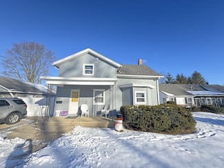 247 E 5th St, El Paso, IL 61738