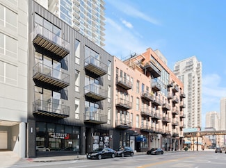 318 W Grand Ave Unit 303, Chicago, IL 60654