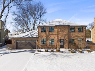 1934 Sherwood Place, Wheaton, IL 60189