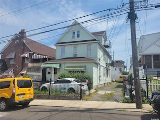 29-15 Gillmore St, Flushing, NY 11369