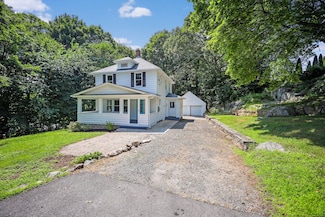 35 Buckingham Ct, Oakville, CT 06779