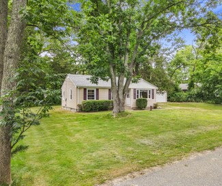 24 Nod Rd, Swansea, MA 02777