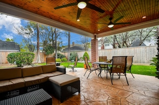 7023 Centre Grove Dr, Houston, TX 77069