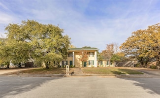 1805 Briar Oaks Dr, Bryan, TX 77802