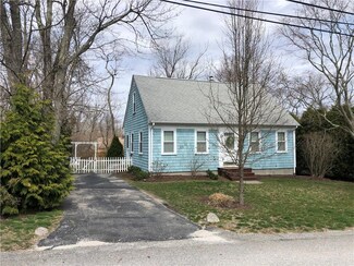 30 Overhill Rd, Warren, RI 02885