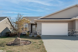 518 Prairie Hill Dr, Atkins, IA 52206