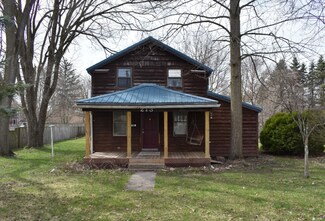 213 N Fulton St, Cassopolis, MI 49031