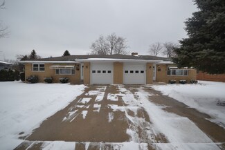 2504 9th Pkwy, Waukegan, IL 60085
