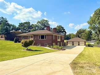 1419 Stoneyridge Dr, Charlotte, NC 28214