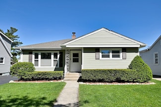 37 N Wisconsin Ave, Villa Park, IL 60181