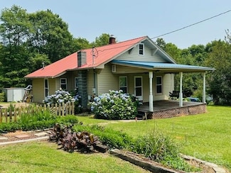 200 Hilltop Dr, Mooresboro, NC 28114