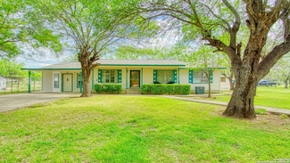 1216 Plum St, Floresville, TX 78114