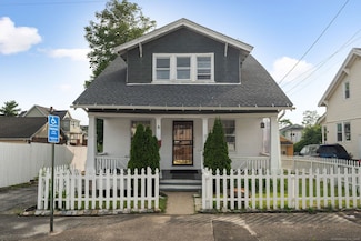17 Radcliffe Ave, Waterbury, CT 06705