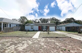 66 8th Ave, Shalimar, FL 32579