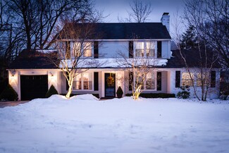 23 Salem Ln, Evanston, IL 60203