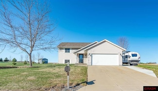 315 Loraine Dr, Lake Crystal, MN 56055