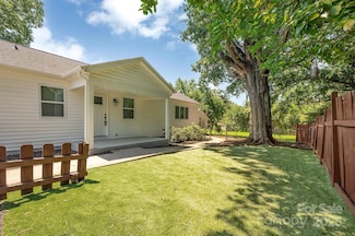 6208 Karenstone Dr, Charlotte, NC 28215