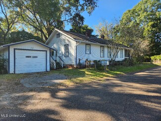 104 Lovers Ln, Vicksburg, MS 39183