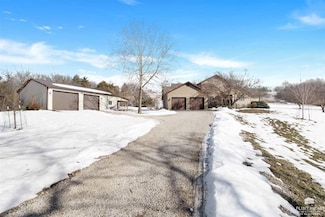 5316 Thompson Rd, Manhattan, KS 66503