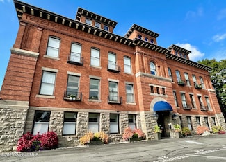 77 Van Dam St Unit 302, Saratoga Springs, NY 12866