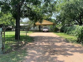 604 S Creek St, Fredericksburg, TX 78624