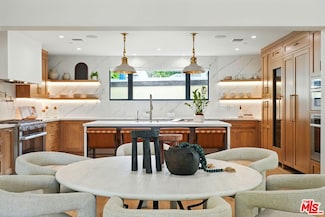 913 N Beverly Glen Blvd, Los Angeles, CA 90077