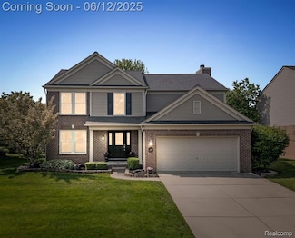 2880 Yosemite Dr, Lake Orion, MI 48360