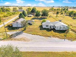 1106 E Floyd Ave, Apache, OK 73006